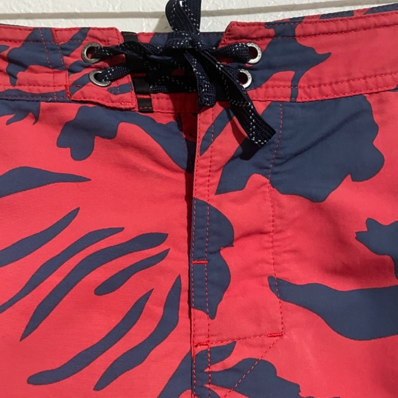 Patagonia Mens Floral Red Blue Wavefarer Board Shorts SZ 32 - Picture 3 of 5